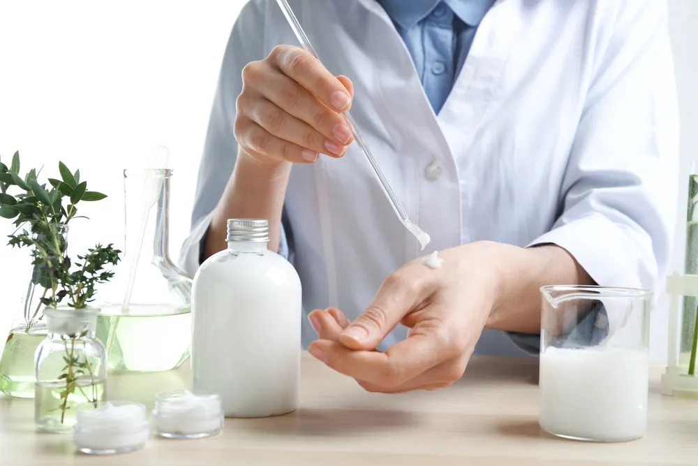 Woman,Applying,Natural,Cream,Onto,Hand,In,Cosmetic,Laboratory,,Closeup